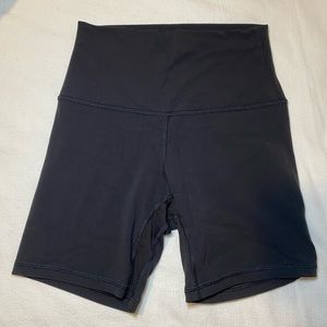Black LuluLemon Align Shorts 4”